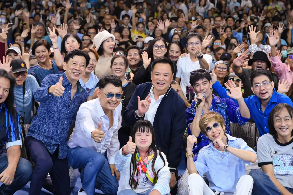 “อนุทิน” เล่น เต้น ร้อง ดาบ 2 คมทุนการเมือง เส้นบางๆระหว่างคะแนนนิยม กับความสนุกเกินพอดี