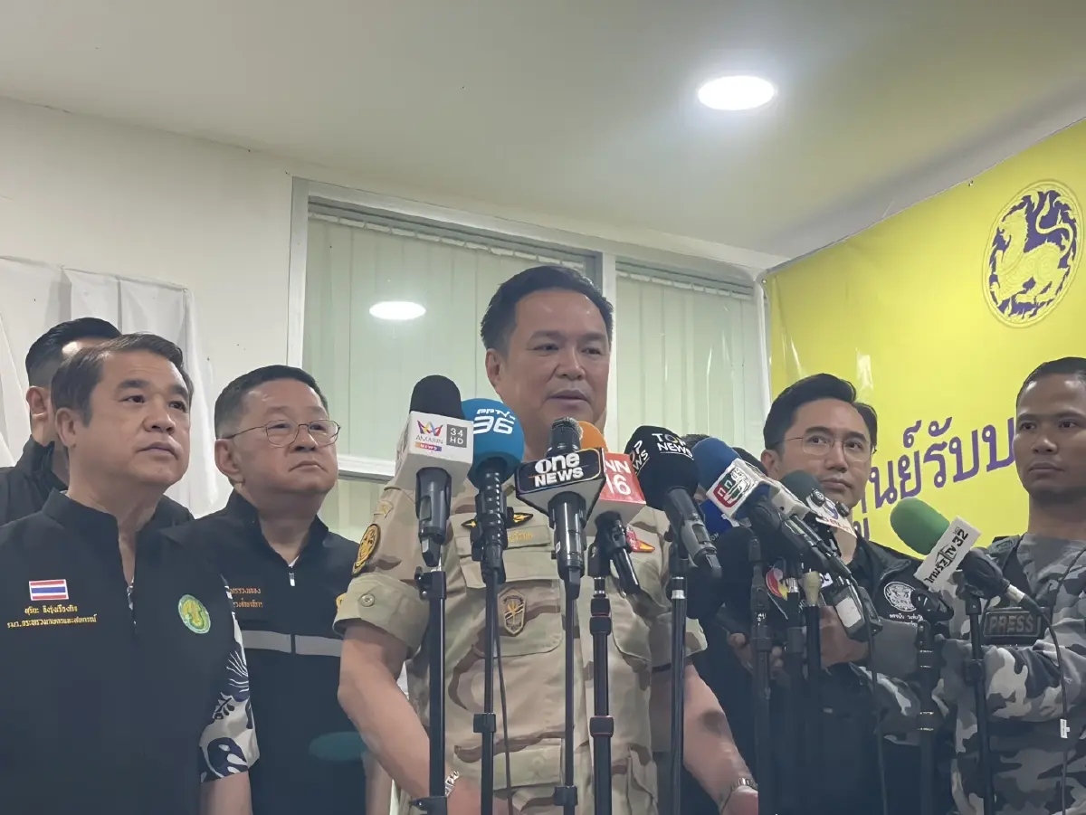 นายอนุทิน ชาญวีรกูล นายกรัฐมนตรีและรัฐมนตรีว่าการกระทรวงมหาดไทย