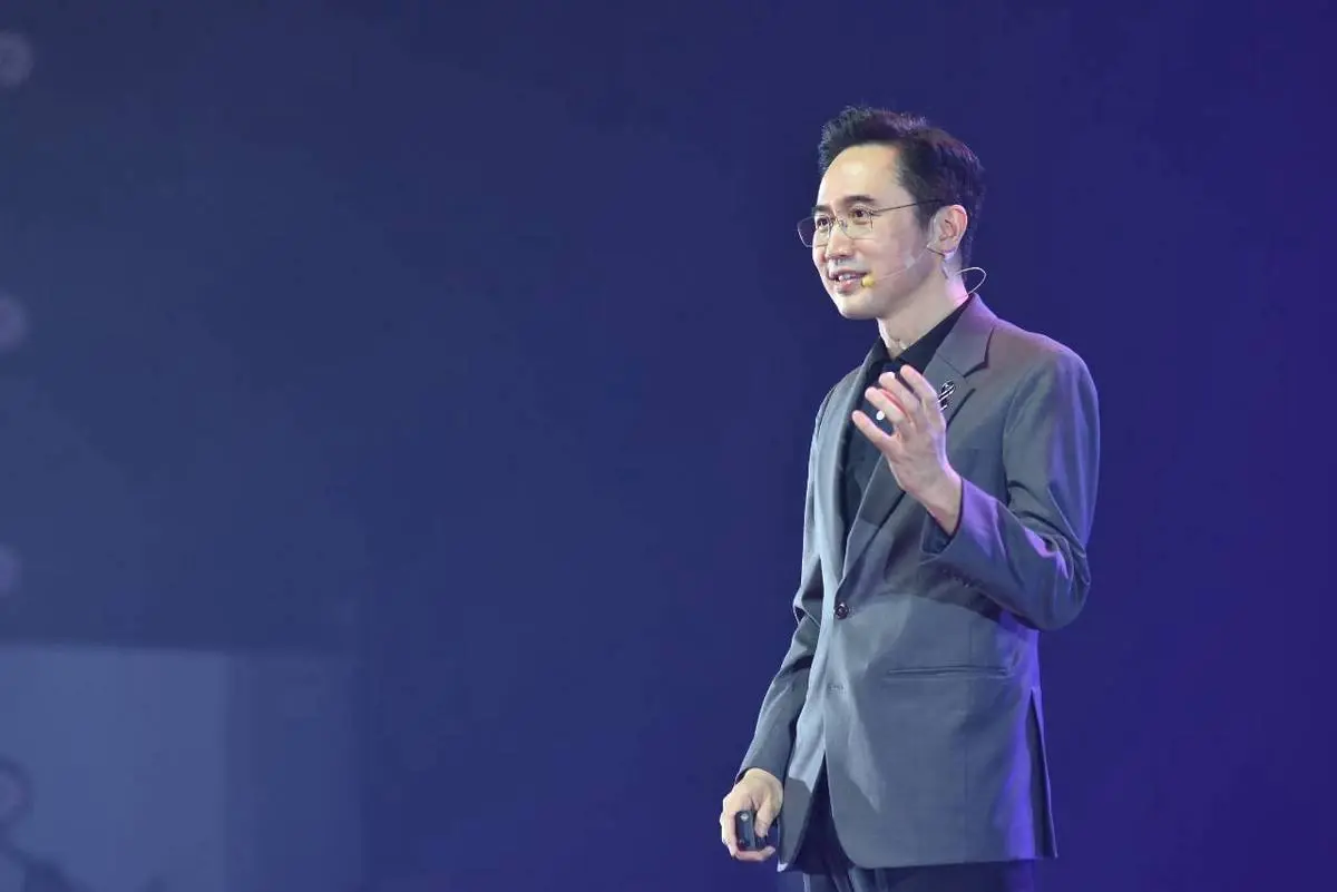  นายยศชนัน วงศ์สวัสดิ์ รองนายกรัฐมนตรี และรัฐมนตรีว่าการกระทรวงการอุดมศึกษา วิทยาศาสตร์ วิจัยและนวัตกรรม 