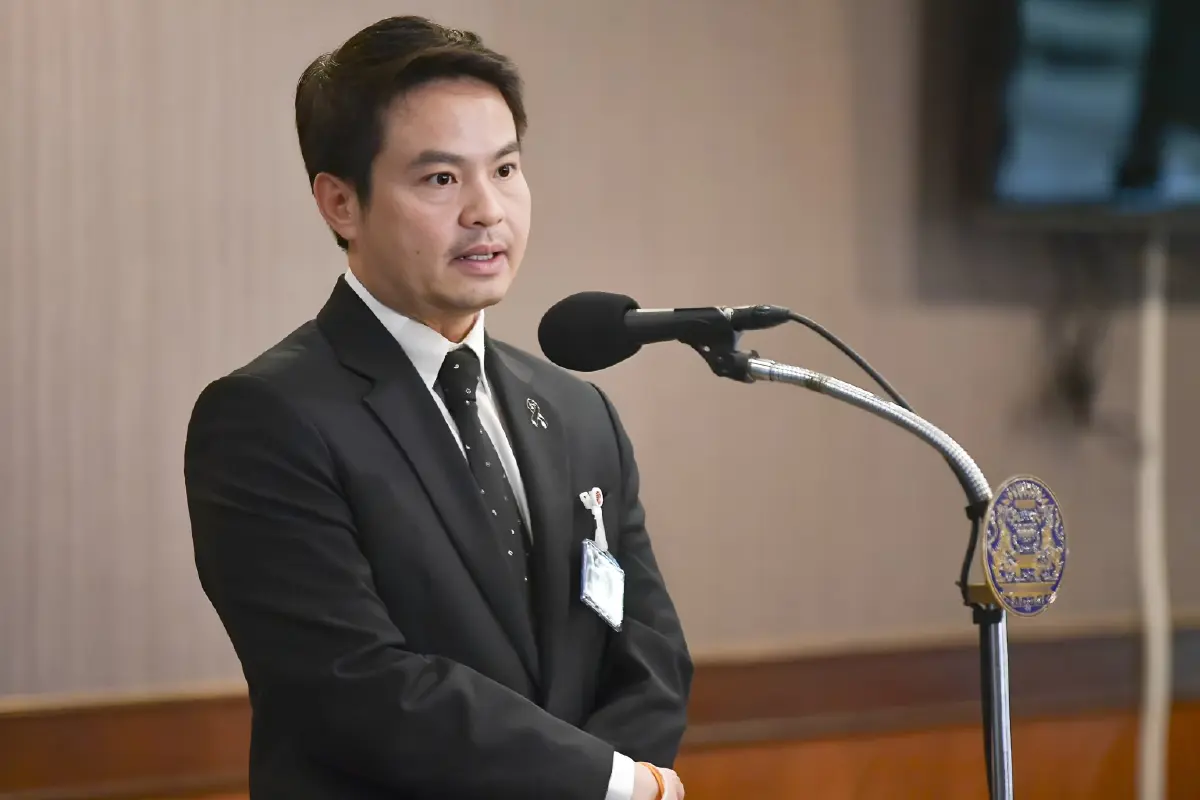 นายภราดร ปริศนานันทกุล รัฐมนตรีประจำสำนักนายกรัฐมนตรี 