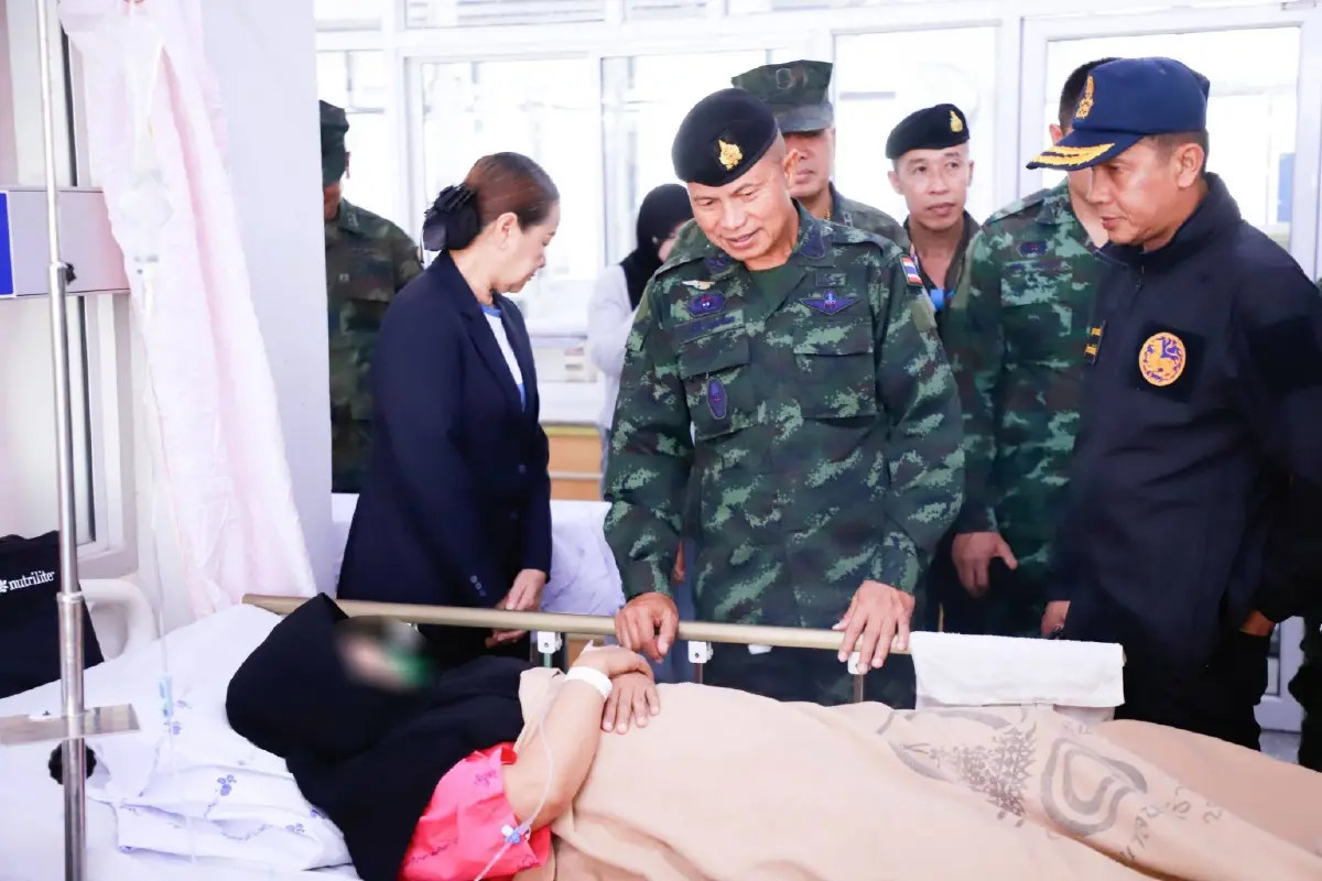 "แม่ทัพ 4" รุดเยี่ยม "เหยื่อความรุนแรงภาคใต้" ลั่นความปลอดภัยประชาชนคือภารกิจสำคัญ