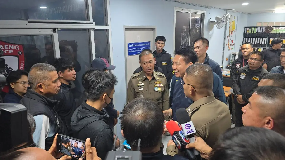 ทลายขบวนการบัตรชมพูเถื่อน แฟลตดินแดง รวบ 7 ราย จนท.เขต ร่วมทุจริต