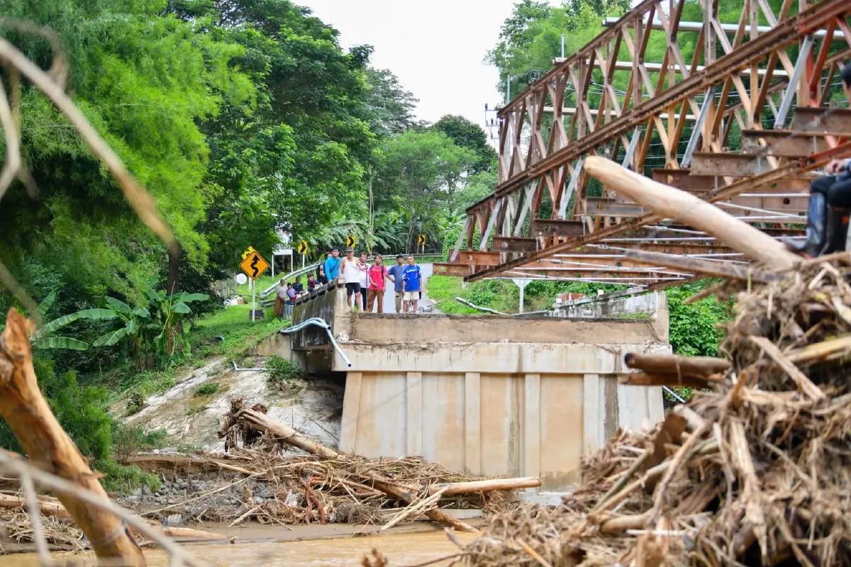 “ยศชนัน” ปักหลักน่าน ลุยปัวเร่งเชื่อมสะพานชั่วคราวช่วยชาวบ้าน