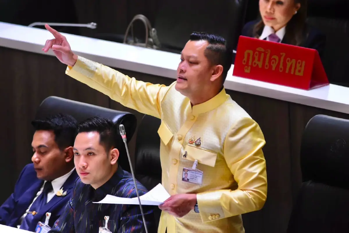 นายธนกร วังบุญคงชนะ สส.บัญชีรายชื่อ พรรคภูมิใจไทย และอดีตรัฐมนตรีว่าการกระทรวงอุตสาหกรรม