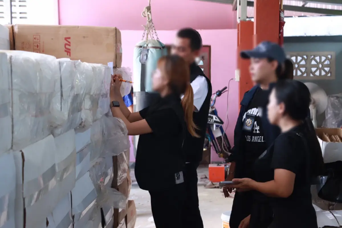 กอ.รมน.ภาค 4 ตัดท่อน้ำเลี้ยงไฟใต้ ยึดเงิน 18 ล.ซุกกล่อง-สิ่งผิด กม.ที่ปัตตานี