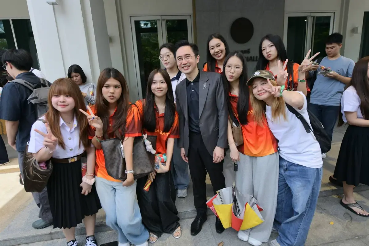 “ยศชนัน” ปลุกพลังเฟรชชี่ มธ. นับพัน ลั่น "ชีวิตนี้ต้องไม่สูญพันธุ์”