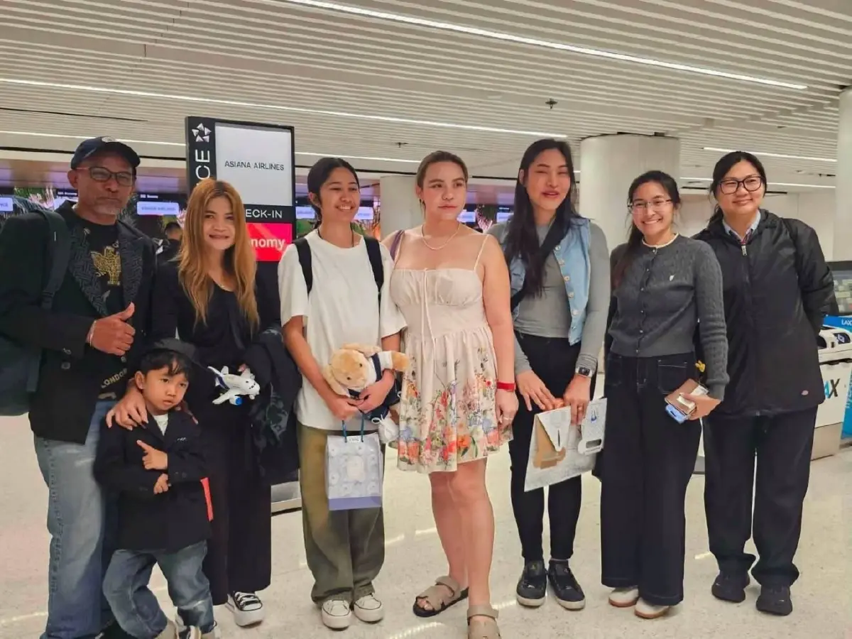 "น้องเนเน่ รอยัล" กลับไทยแล้ว! แฟนๆ LA ส่งกำลังใจแน่น แลนดิ้ง "สนามบินภูเก็ต" คืนนี้