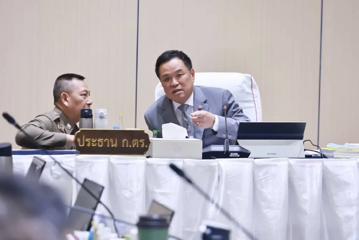 นายอนุทิน ชาญวีรกูล นายกรัฐมนตรีและรัฐมนตรีว่าการกระทรวงมหาดไทย 