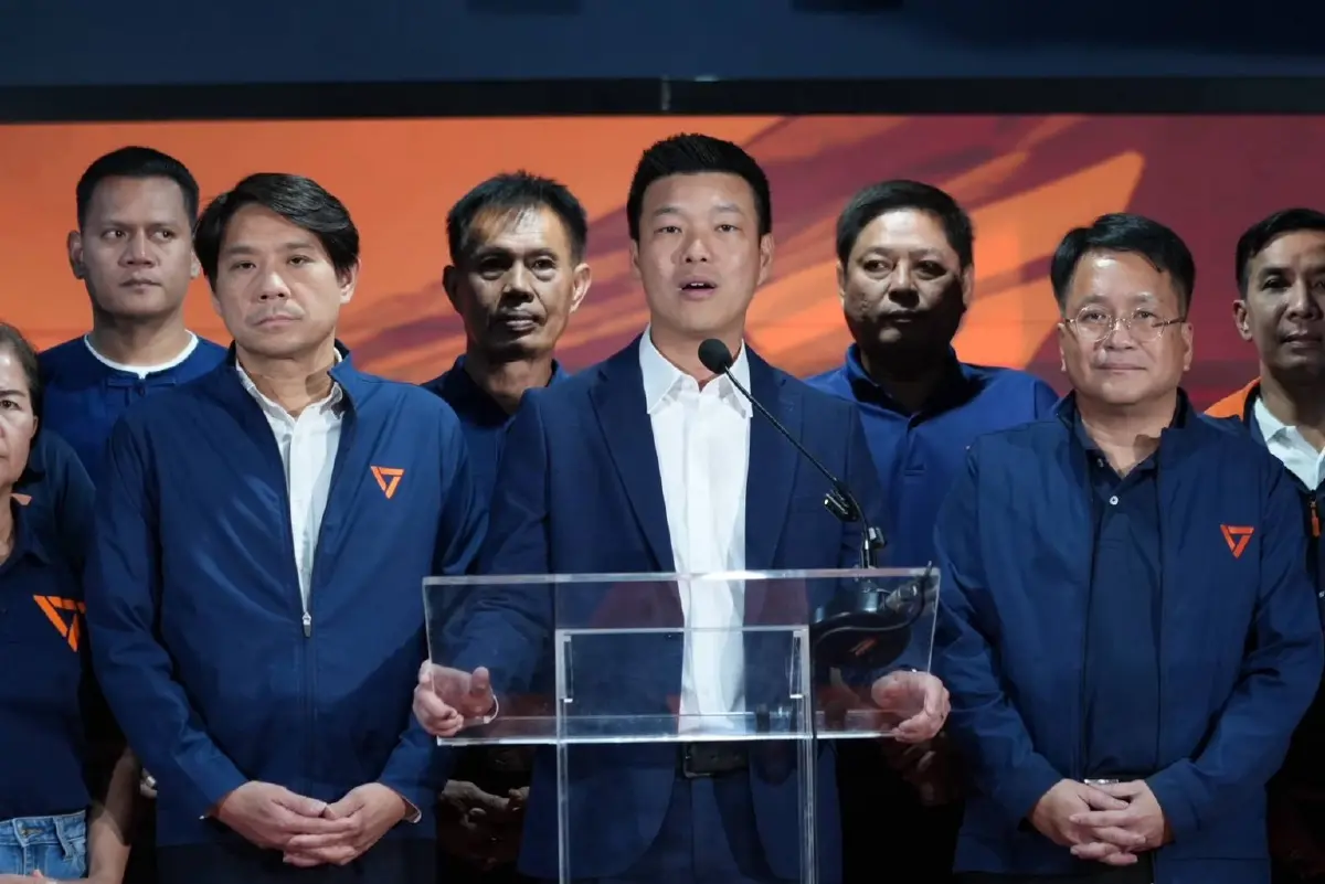 นายณัฐพงษ์ เรืองปัญญาวุฒิ หัวหน้าพรรคประชาชน