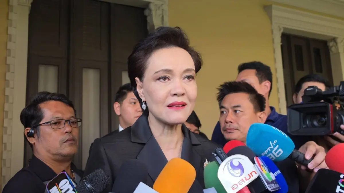 นางศุภจี สุธรรมพันธุ์ รองนายกรัฐมนตรีและรัฐมนตรีว่าการกระทรวงพาณิชย์ 