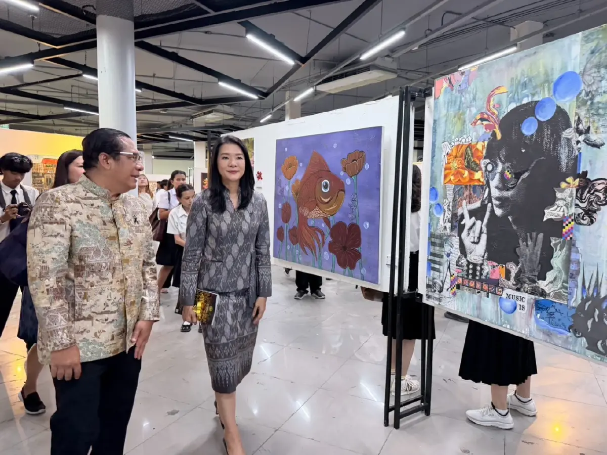 ดร.ธีรรัตน์ สำเร็จวาณิชย์ ผู้ช่วยรัฐมนตรีประจำรองนายกรัฐมนตรี