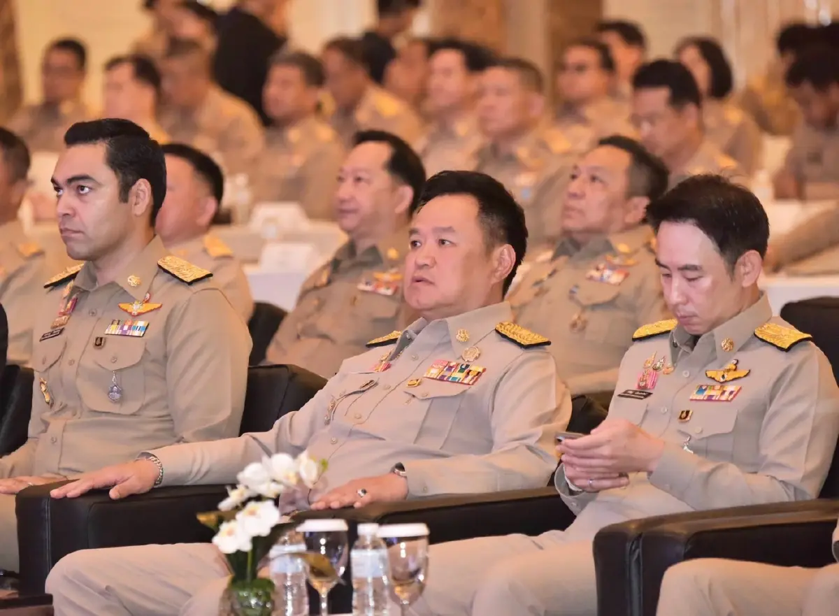 นายอนุทิน ชาญวีรกูล นายกรัฐมนตรีและรัฐมนตรีว่าการกระทรวงมหาดไทย