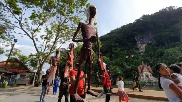 งานบุญ "สารทเดือนสิบ"