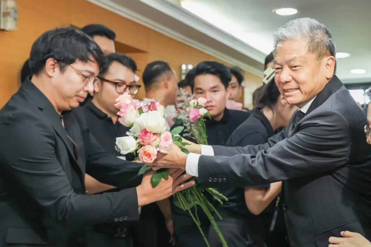 ศาสตราจารย์คลินิก สรณ บุญใบชัยพฤกษ์ ประธานกรรมการกิจการกระจายเสียง กิจการโทรทัศน์ และกิจการโทรคมนาคมแห่งชาติ (ประธาน กสทช.) 