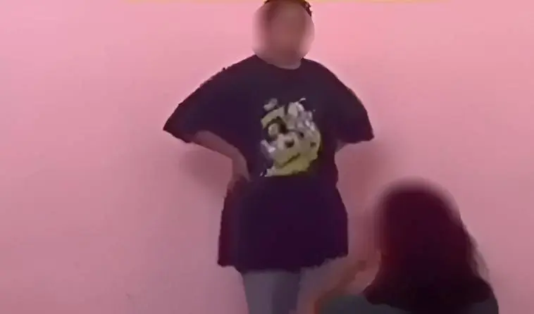 ฉะพฤติกรรมรุนแรง! "ด.ญ.เมียนมาวัย 13" บุกทำร้าย "ด.ญ.ไทยวัย 14 ปี" ในห้องน้ำ รร.แม่แจ้งความเอาเรื่องถึงที่สุด