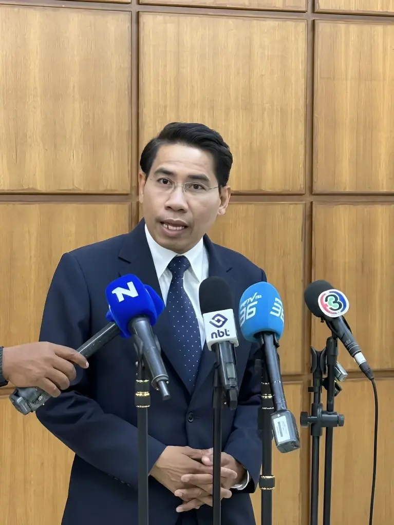 "สมชัย" บุกสภาทนายความ จี้สอบสถานะ "ณัฐวุฒิ วงศ์เนียม" จี้ "อสส.-กกต." ฟันอาญา "อดีตข้าราชการถูกไล่ออก"
