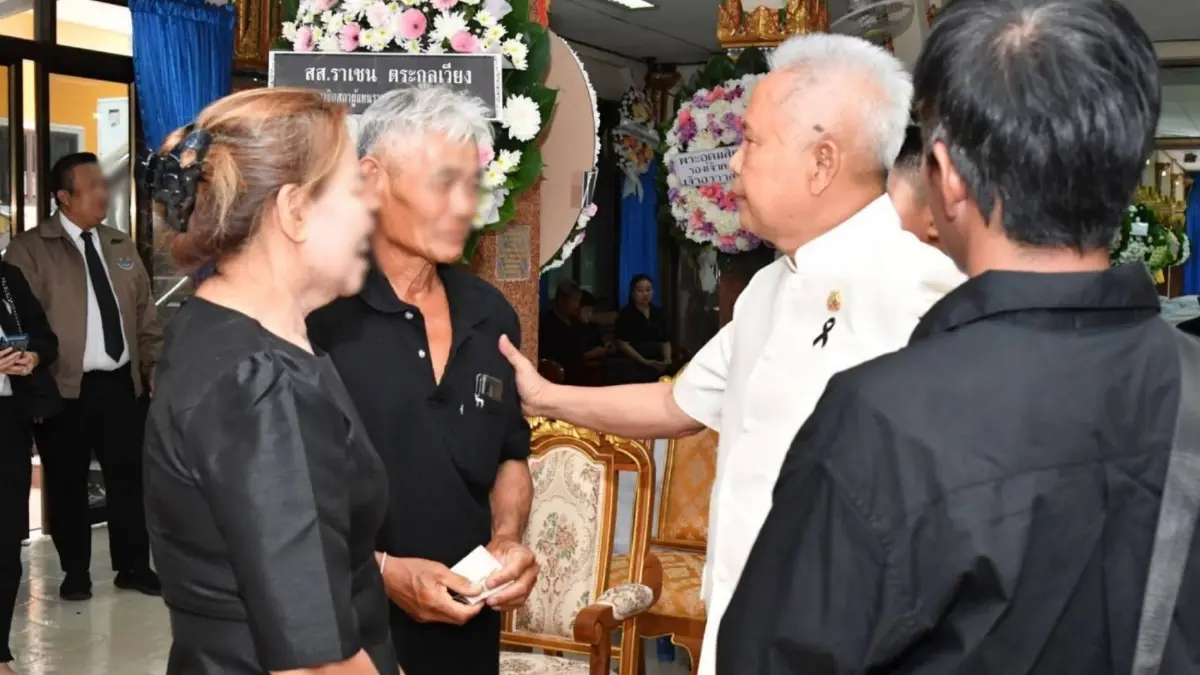 “โสภณ” เยี่ยม นร.ผู้บาดเจ็บ และเคารพศพ 2 ครูผู้เสียชีวิต จากเหตุรุนแรงใน รร.เทพศิรินทร์ นนทบุรี