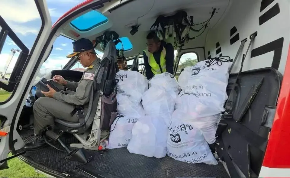 ลำเลียงวัตถุดิบส่งครัวกลาง ช่วยเหลือผู้ประสบอุทกภัย จ.น่าน
