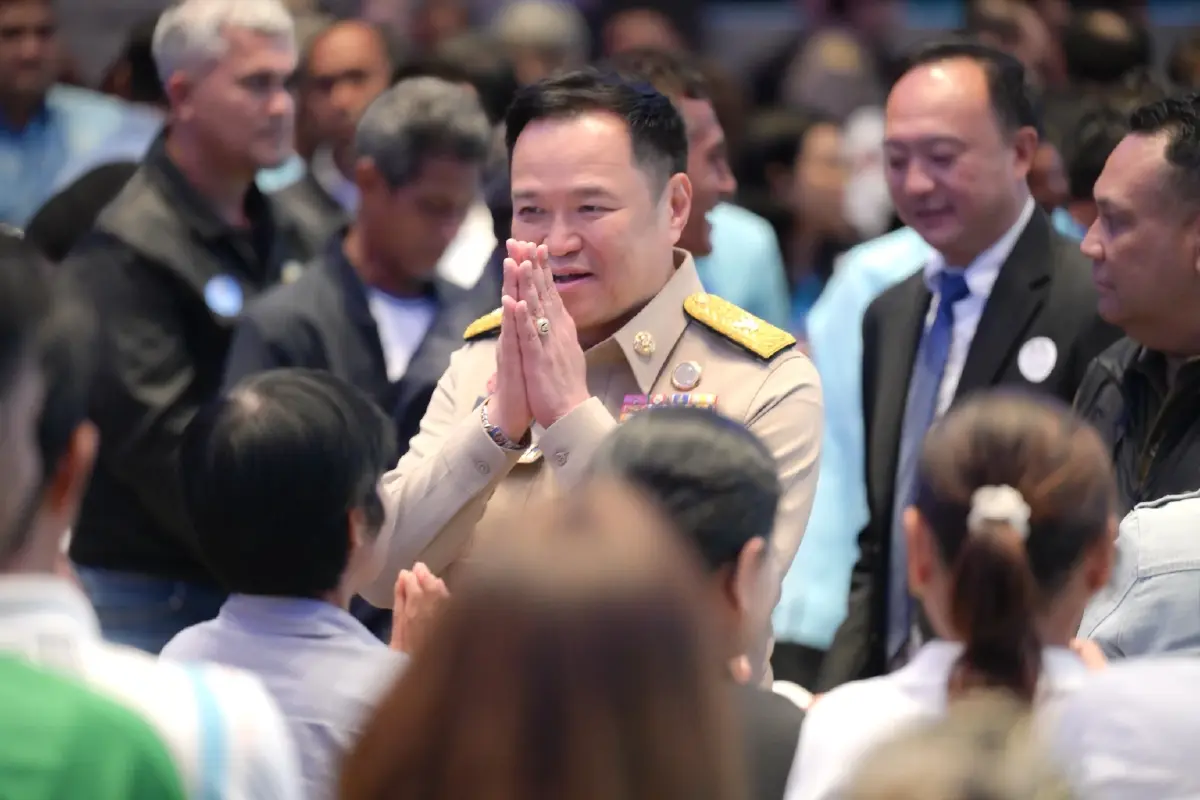 นายอนุทิน ชาญวีรกูล นายกรัฐมนตรีและรัฐมนตรีว่าการกระทรวงมหาดไทย 