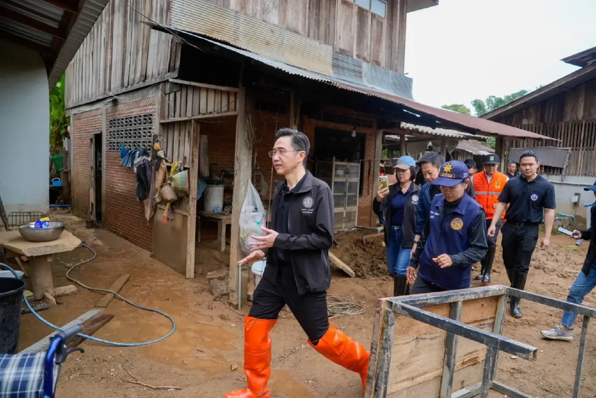"ยศชนัน" ลุยตรวจฟื้นฟูน่าน เร่งเคลียร์ "โคลน-ขยะ" แจงข่าวเยียวยากลุ่มผู้ประสบภัย