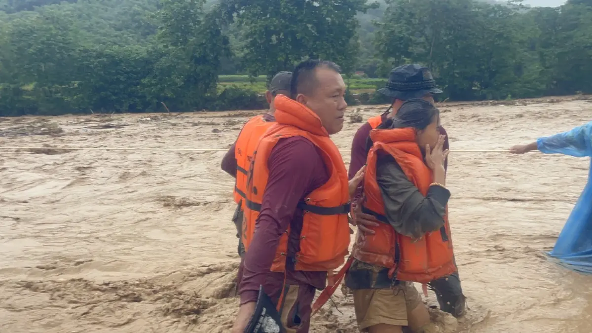 “เจเศรษฐ์-อรรษิษฐ์” ระดมเจ็ตสกี–เรือ–เฮลิคอปเตอร์ช่วยน้ำท่วมน่าน เตือนมวลน้ำถึง อ.เมือง พรุ่งนี้