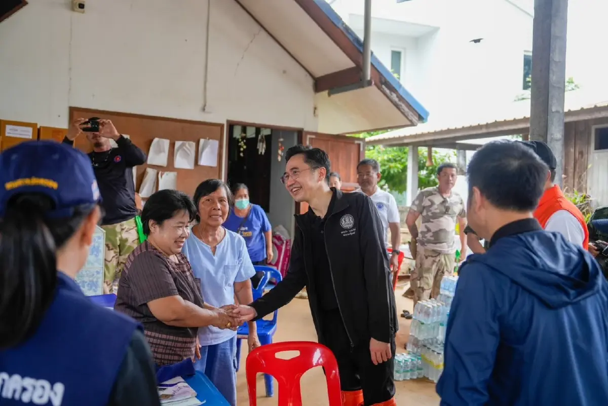 "ยศชนัน" ลุยตรวจฟื้นฟูน่าน เร่งเคลียร์ "โคลน-ขยะ" แจงข่าวเยียวยากลุ่มผู้ประสบภัย