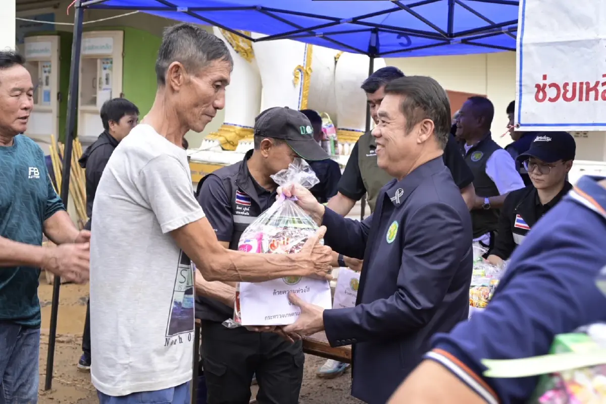 "สุริยะ" ลงพื้นที่ปัว สั่ง ชป. ระดมเครื่องจักรช่วยน้ำท่วมน่าน
