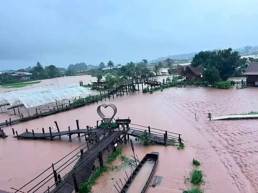 ด่วน! ฝนถล่มหนัก อ.ปัว จ.น่าน น้ำท่วมบ้านเรือนประชาชน ถนน สะพานขาด
