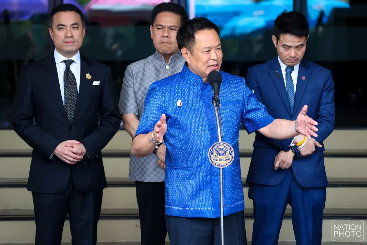 นายอนุทิน ชาญวีรกูล นายกรัฐมนตรีและรัฐมนตรีว่าการกระทรวงมหาดไทย 