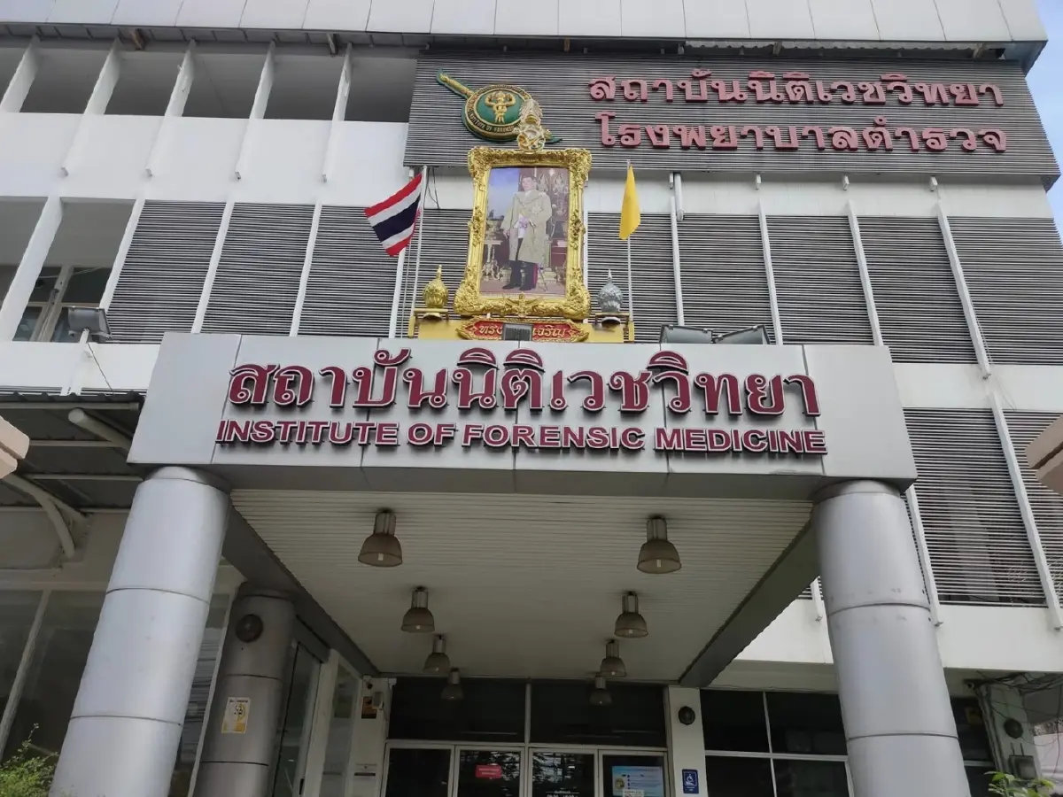 สุดสะเทือนใจ! พ่อรับร่าง "น้องเฟย์" กลับบ้าน หลังเสียชีวิตรายที่ 9 เหตุสลด รร.ดัง ก่อนนำไปบำเพ็ญกุศล