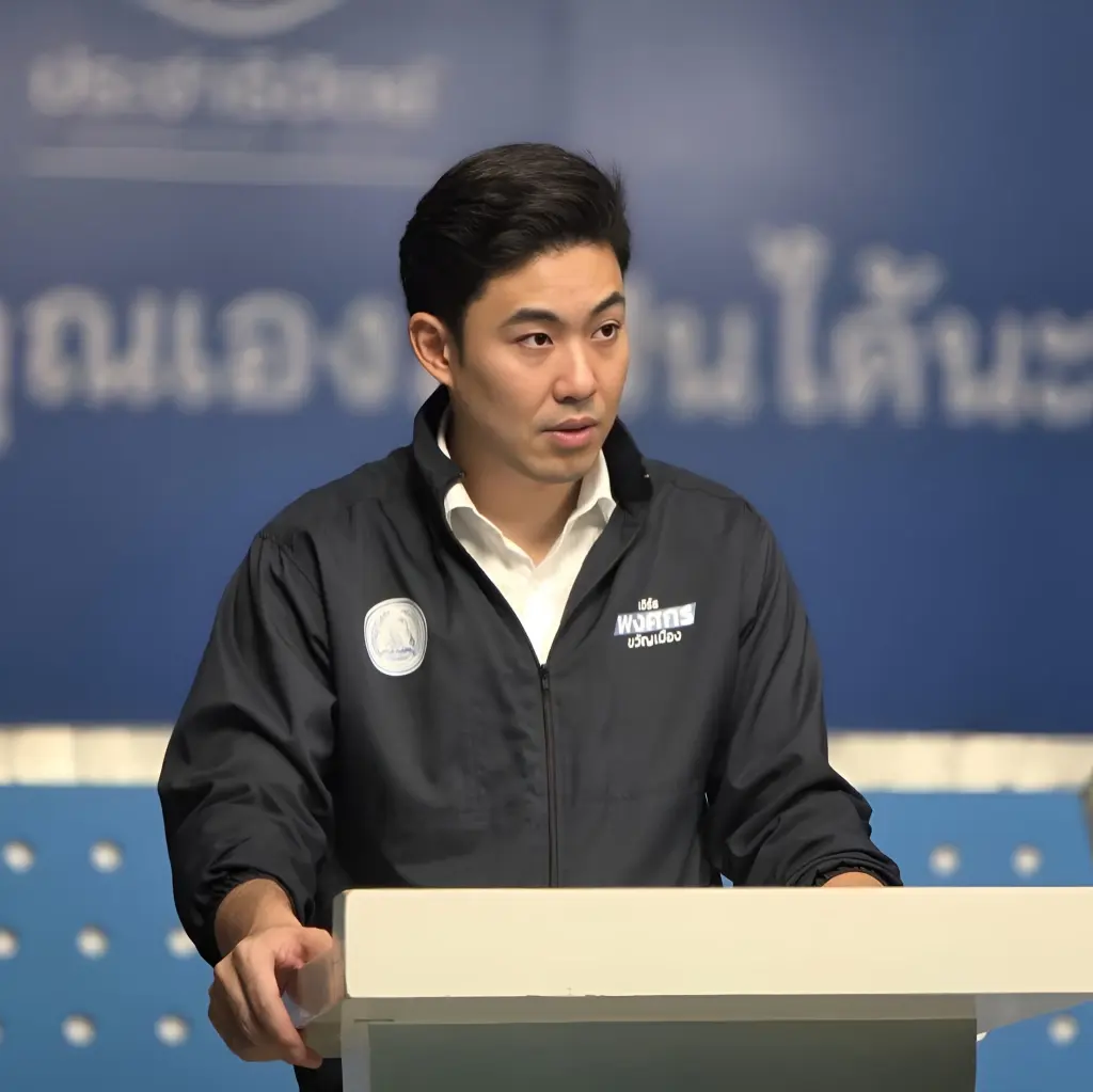นายพงศกร ขวัญเมือง โฆษกพรรคประชาธิปัตย์