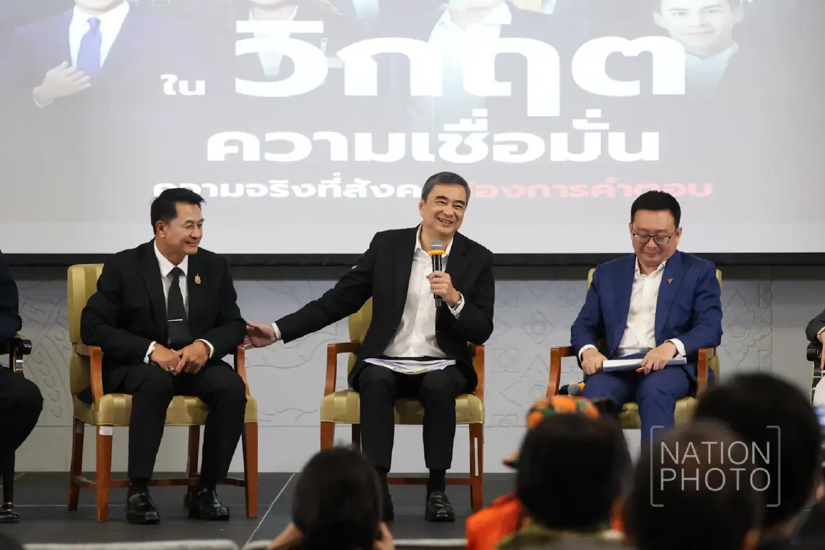“อภิสิทธิ์" เตือนวิกฤตศรัทธาการเมืองไทย รวบอำนาจยึด สว.-องค์กรอิสระ ทำระบบตรวจสอบอัมพาต—ฟันธงปมฮั้ว สว. 14 ก.ย. ไม่จบแน่!
