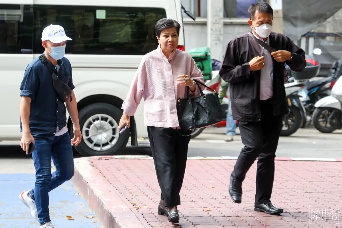 นางสาวชมมณี น้อยจันทร์ อายุ 62 ปี หรือ “ป้าดา ทวงที่วัด”