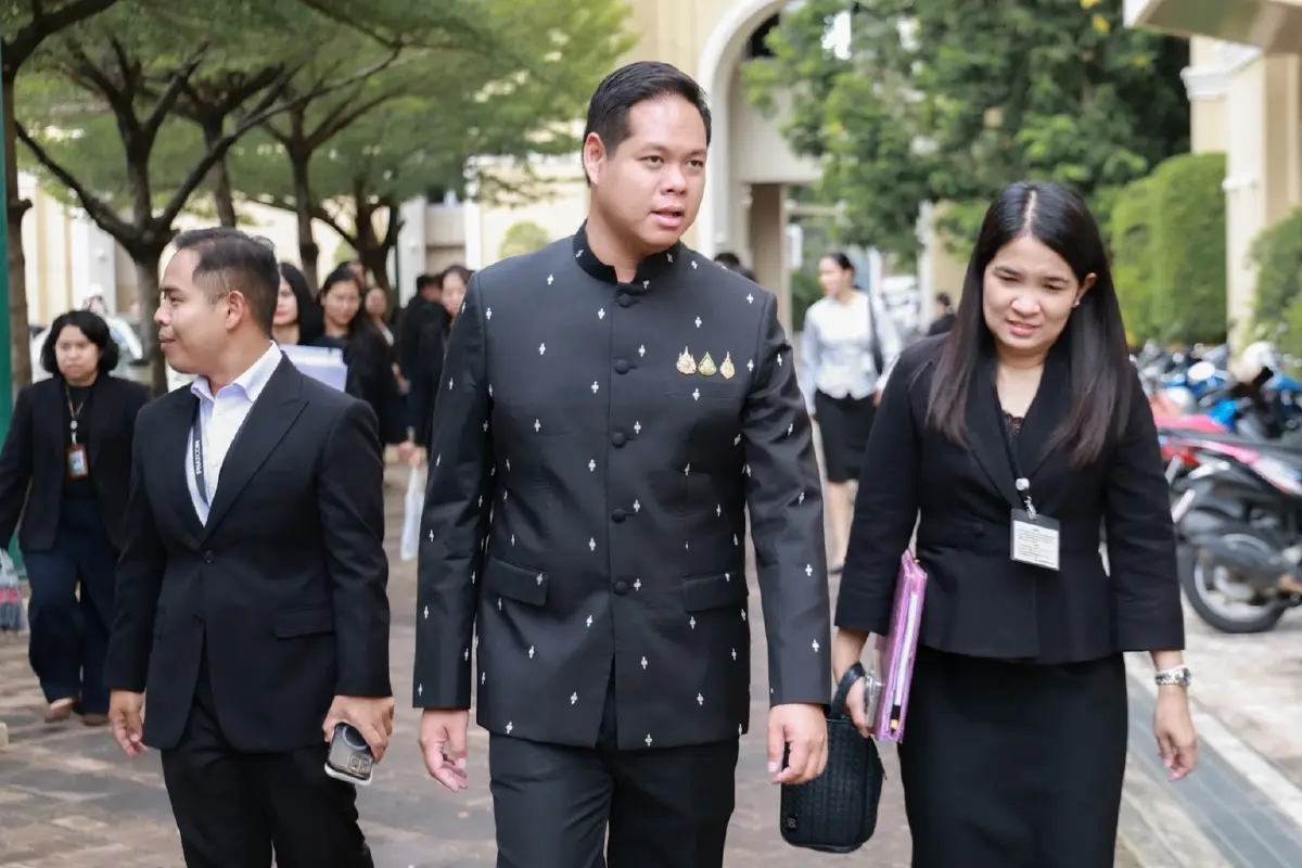 นายสรรเพชญ บุญญามณี รัฐมนตรีช่วยว่าการกระทรวงคมนาคม 