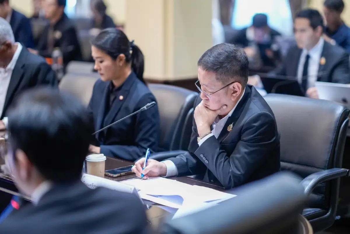 นายประเสริฐ จันทรรวงทอง รัฐมนตรีว่าการกระทรวงศึกษาธิการ 
