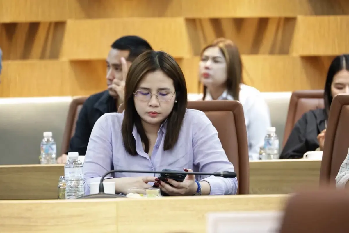 "กอ.รมน." เปิดวง "แจงสื่อ" ยอมรับเป้าหมายส่งมอบพื้นที่ปี 2570 ไม่ง่าย เตรียมปรับยุทธศาสตร์ "ถ่ายโอนเมื่อพร้อม"