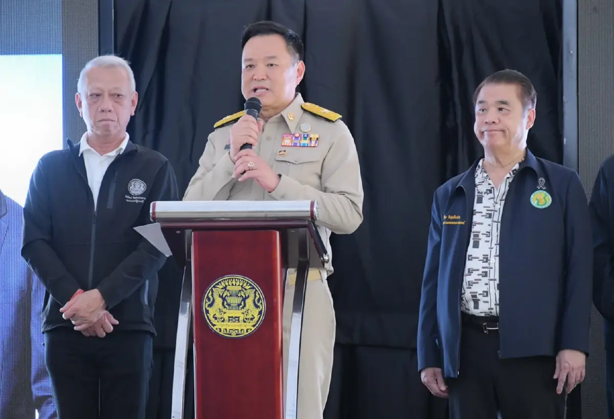"อนุทิน" นำทีมลุยหาดใหญ่ เร่งซ่อมคลอง ร.1 เสร็จใน 90 วัน รับมือน้ำหลาก
