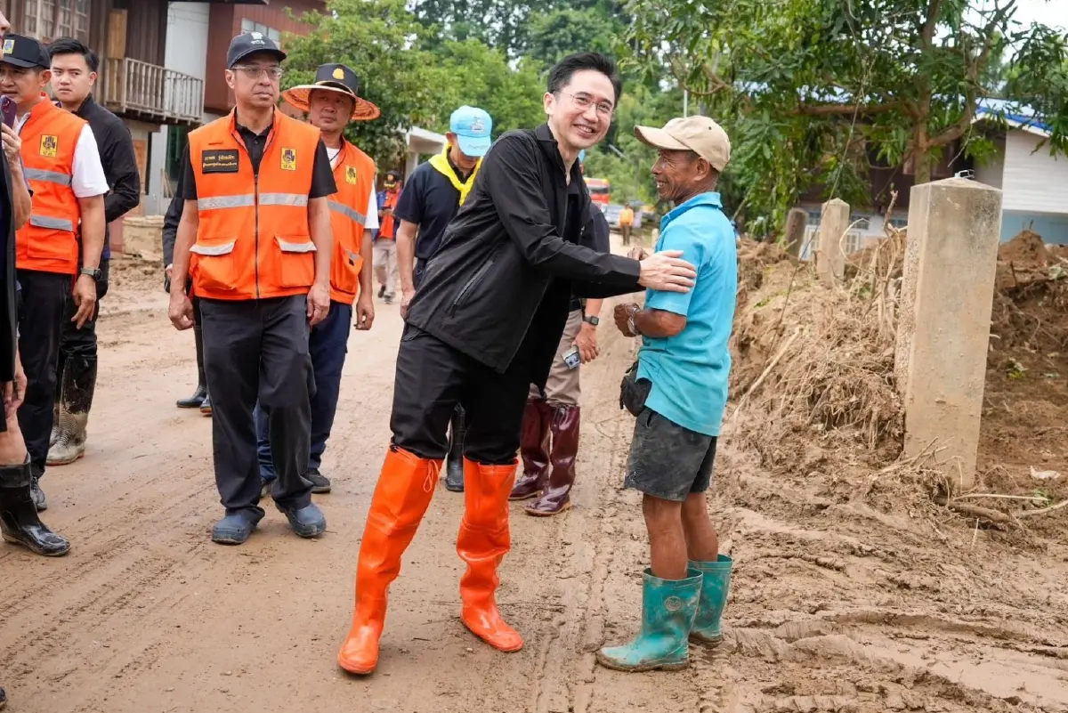 "ยศชนัน" ลุยตรวจฟื้นฟูน่าน เร่งเคลียร์ "โคลน-ขยะ" แจงข่าวเยียวยากลุ่มผู้ประสบภัย