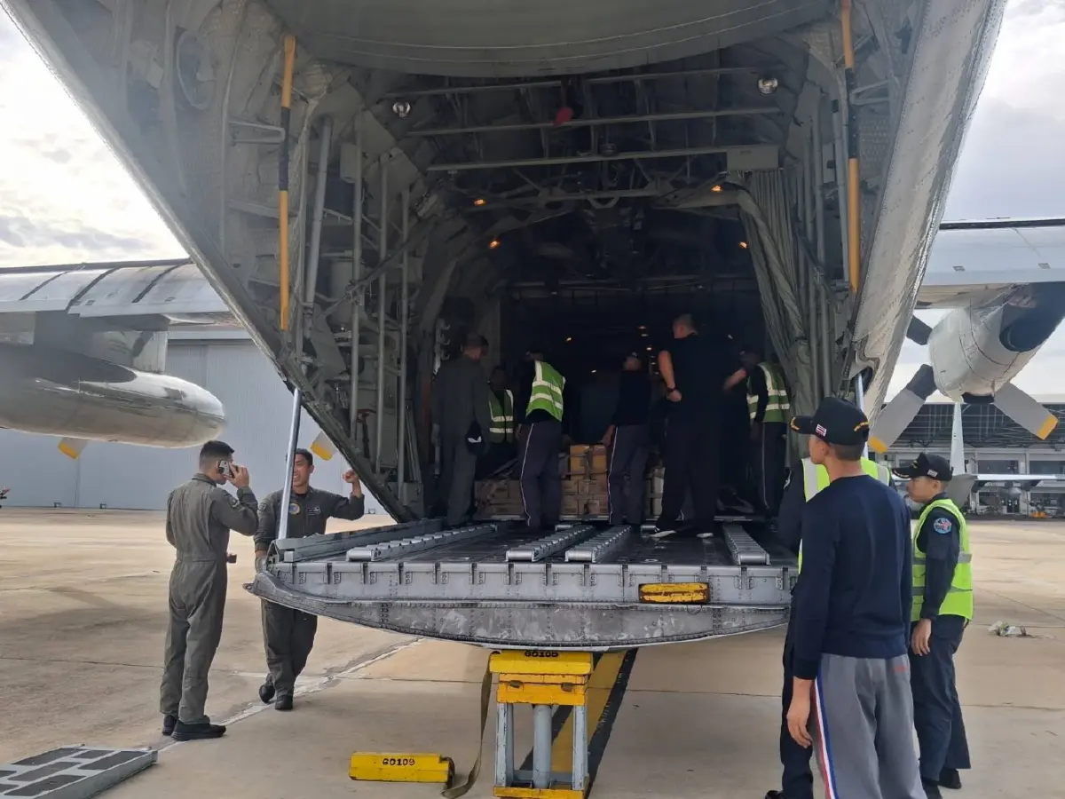 เกาะติดน่าน! "ทัพฟ้า" ส่ง C-130 ลำเลียงถุงยังชีพ 1,300 ถุง พร้อมกำลังพลและยุทโธปกรณ์ บินด่วนช่วยเหลือผู้ประสบภัยน้ำป่าอำเภอปัว