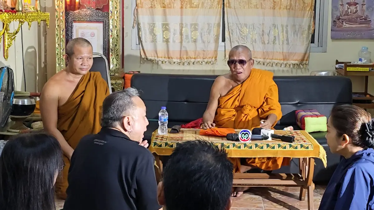 ศาสตราจารย์พิเศษ ธงทอง จันทรางศุ  เข้าพบพระครูอดุลสารนิเทศ เจ้าอาวาสวัดป่าอดุลยาราม ขอนแก่น โดยรับปากเดินหน้าเปลี่ยนชื่อโฉนด เป็นที่ดินวัด