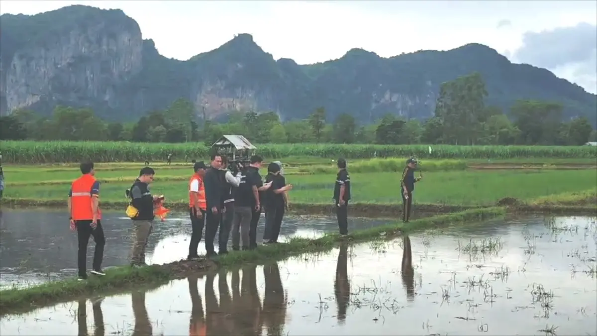 ชาวบ้านผวา! “หลุมยุบ” ขนาดใหญ่กลางทุ่งนา-ไร่อ้อย  7 หลุม