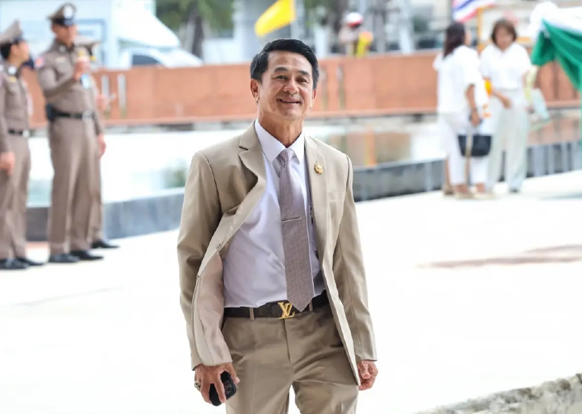  นายแพทย์ชลน่าน ศรีแก้ว อดีต สส.และอดีตหัวหน้าพรรคเพื่อไทย