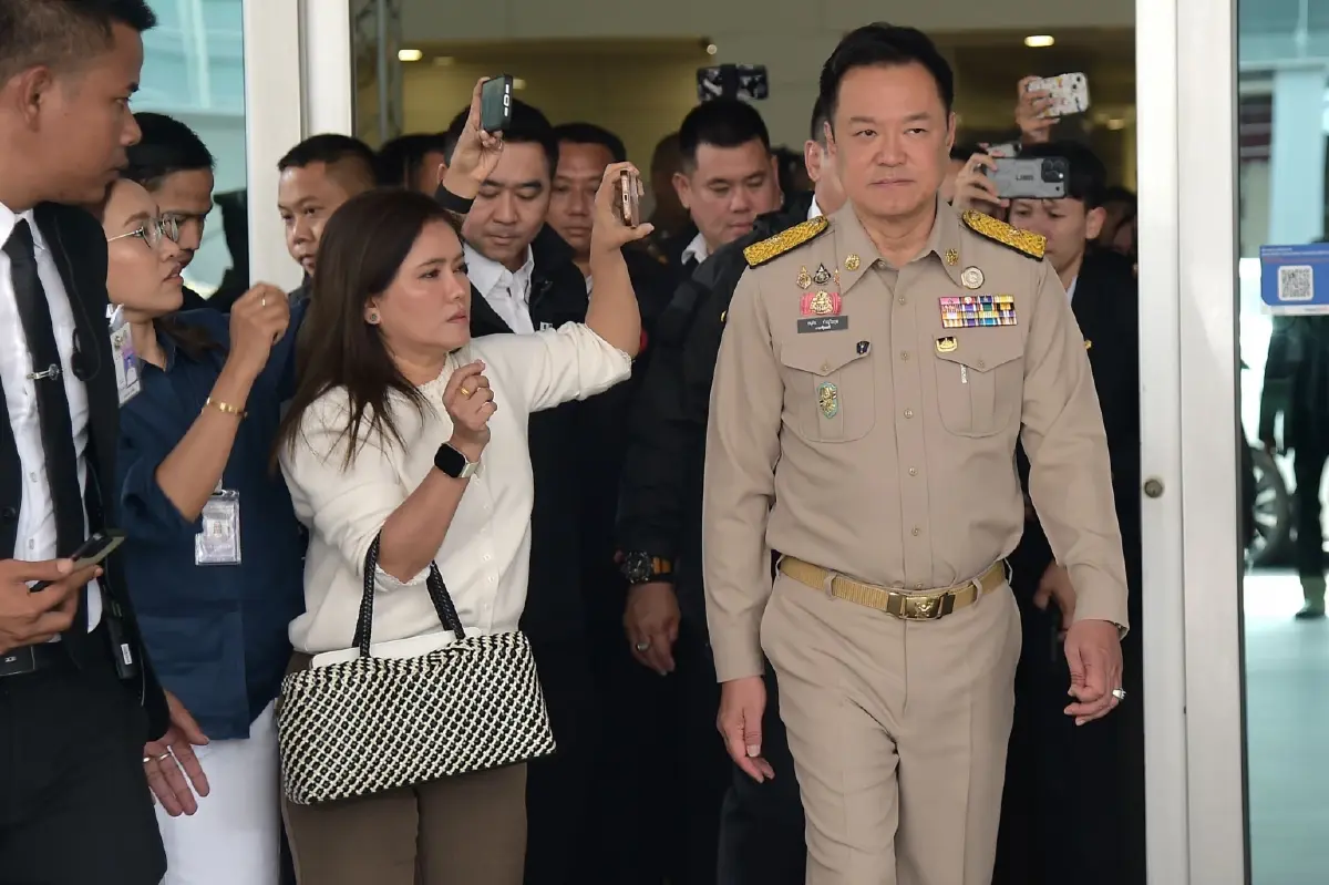 "นายกฯ" สั่งยกเลิกด่วนปม "เกาะพะงัน" แจก "ปืนลูกซอง" งานเลี้ยง "กำนัน-ผู้ใหญ่บ้าน" ชี้ ตกใจเหตุยิงงาน "ชิม ช้อป ใช้" โคราช