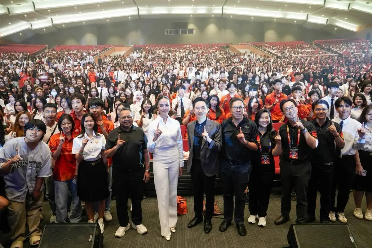 “ยศชนัน” ปลุกพลังเฟรชชี่ มธ. นับพัน ลั่น "ชีวิตนี้ต้องไม่สูญพันธุ์”
