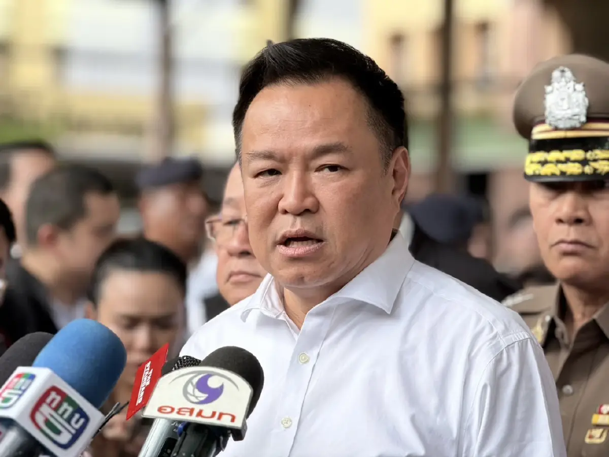 นายอนุทิน ชาญวีรกูล นายกรัฐมนตรีและรัฐมนตรีว่าการกระทรวงมหาดไทย