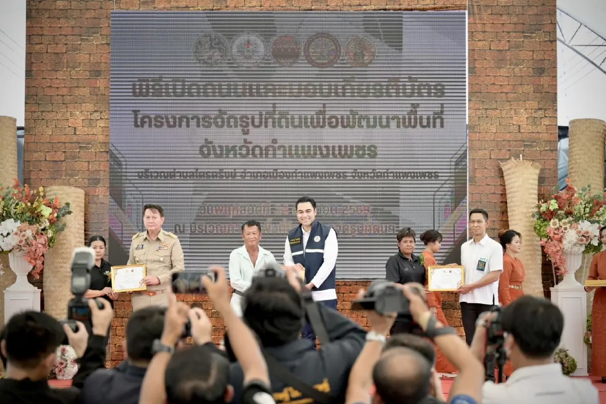 มท.3 ตรวจราชการ "จ.กำแพงเพชร" ติดตามแก้ปัญหาผลกระทบน้ำท่วม