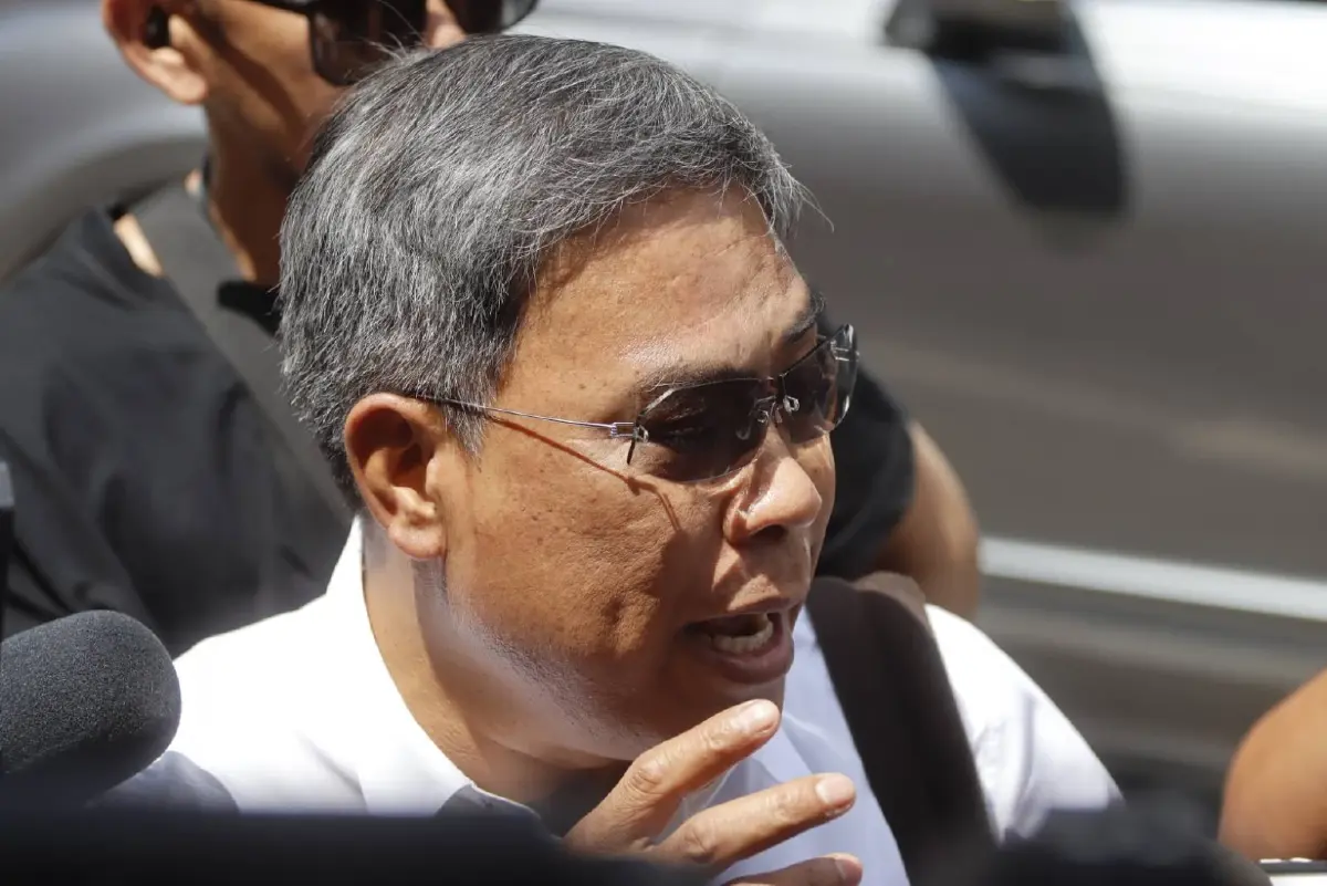 "ป๋อง สุพรรณ" เข้าพบกองปราบเคลียร์ปม "มูลนิธิหวันโชติ" ชี้ "ทำบุญด้วยใจ ไม่เกี่ยวเรื่องเงิน" รับช็อก "อดีตเจ้าอาวาส" ถูกจับ