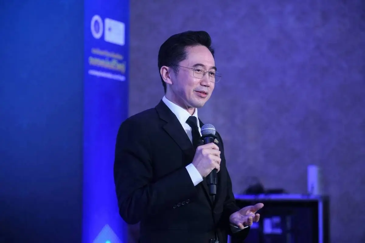 นายยศชนัน วงศ์สวัสดิ์ รองนายกรัฐมนตรี และ รัฐมนตรีว่าการกระทรวงการอุดมศึกษา วิทยาศาสตร์ วิจัยและนวัตกรรม 