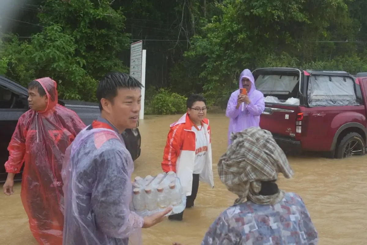 นายณัฐพงษ์ เรืองปัญญาวุฒิ หัวหน้าพรรคประชาชน 
