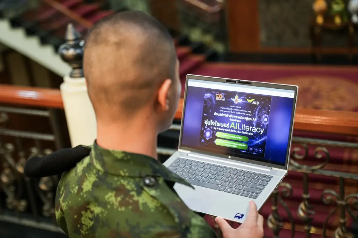 กลาโหม-AIS-DGA ผนึกกำลังยกระดับ “กำลังพลดิจิทัล” สู่ยุค AI วางรากฐาน Digital Defense เสริมทักษะปัญญาประดิษฐ์ ภูมิคุ้มกันภัยไซเบอร์ พร้อมรับภัยคุกคามรูปแบบใหม่